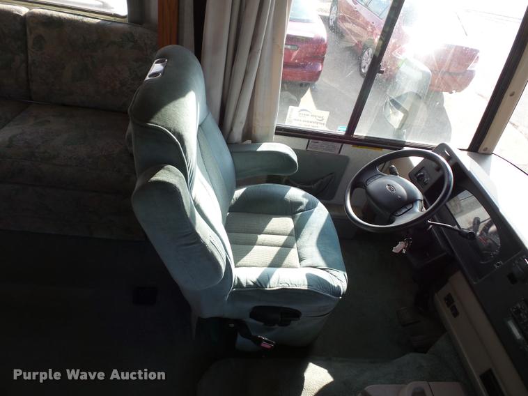 image for item DA5856 1999 Ford Winnebago Brave RV