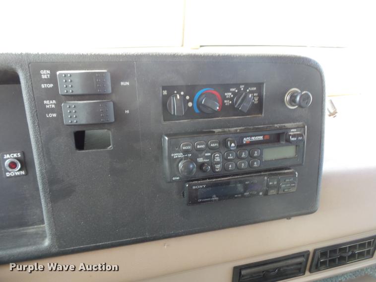 image for item DA5856 1999 Ford Winnebago Brave RV