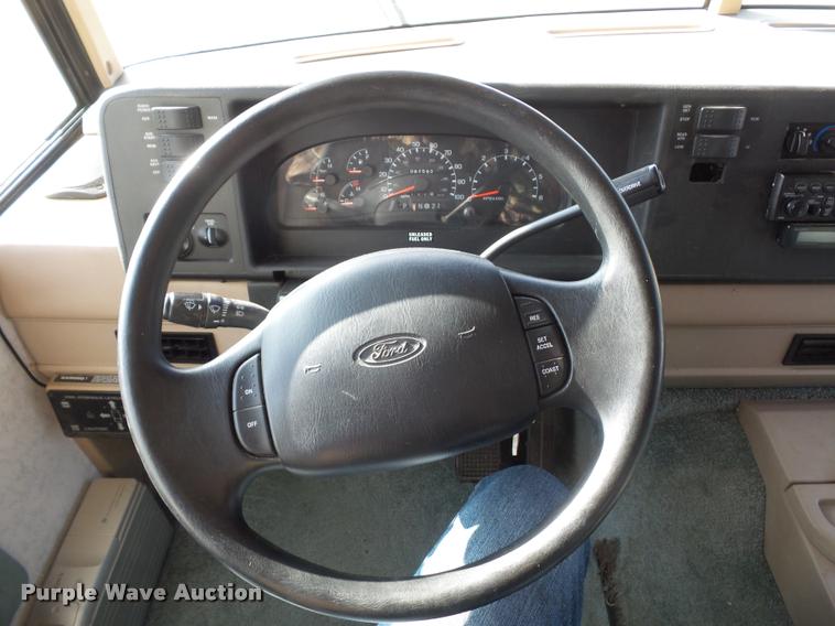 image for item DA5856 1999 Ford Winnebago Brave RV