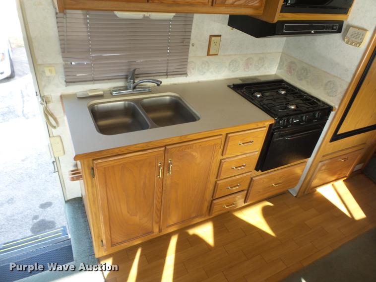 image for item DA5856 1999 Ford Winnebago Brave RV