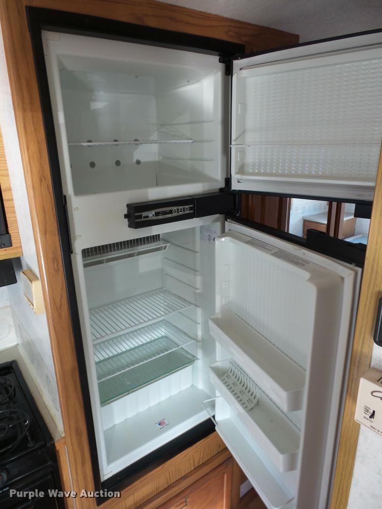 image for item DA5856 1999 Ford Winnebago Brave RV