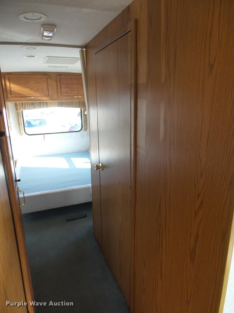 image for item DA5856 1999 Ford Winnebago Brave RV