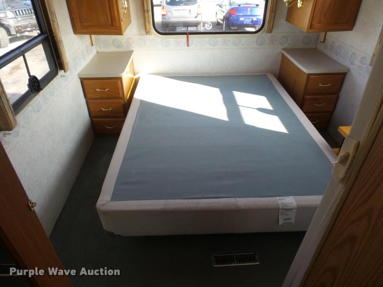 image for item DA5856 1999 Ford Winnebago Brave RV