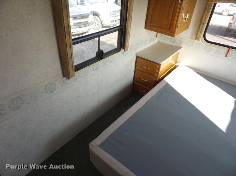 image for item DA5856 1999 Ford Winnebago Brave RV