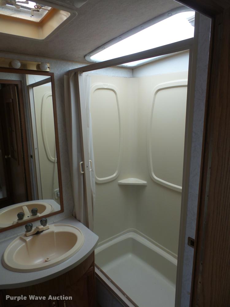 image for item DA5856 1999 Ford Winnebago Brave RV