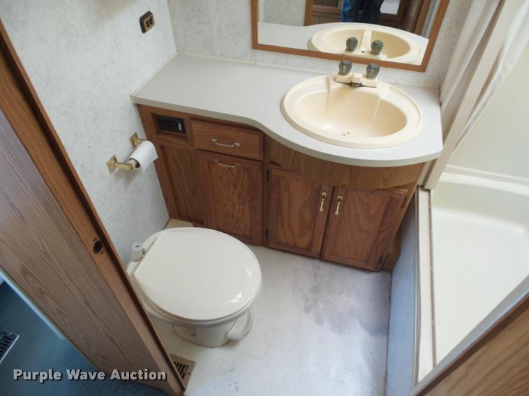 image for item DA5856 1999 Ford Winnebago Brave RV