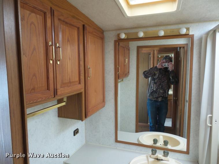 image for item DA5856 1999 Ford Winnebago Brave RV