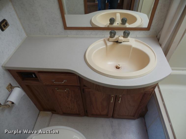 image for item DA5856 1999 Ford Winnebago Brave RV