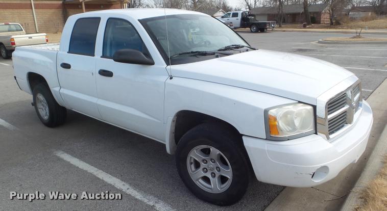 image for item DA7504 2007 Dodge Dakota Quad Cab pickup truck