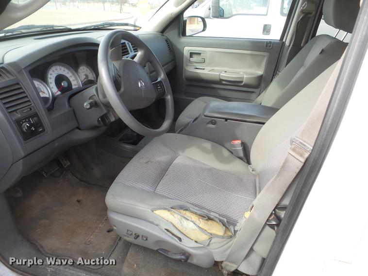 image for item DA7504 2007 Dodge Dakota Quad Cab pickup truck