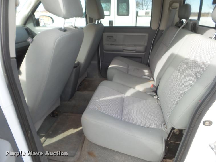 image for item DA7504 2007 Dodge Dakota Quad Cab pickup truck