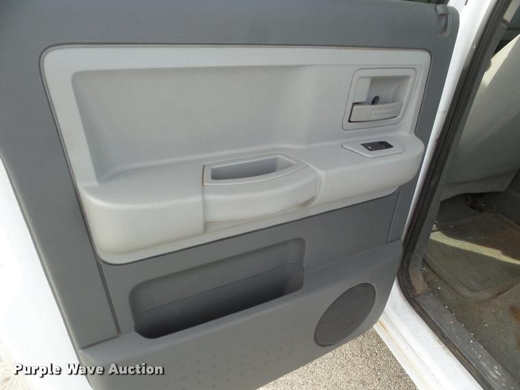 image for item DA7504 2007 Dodge Dakota Quad Cab pickup truck