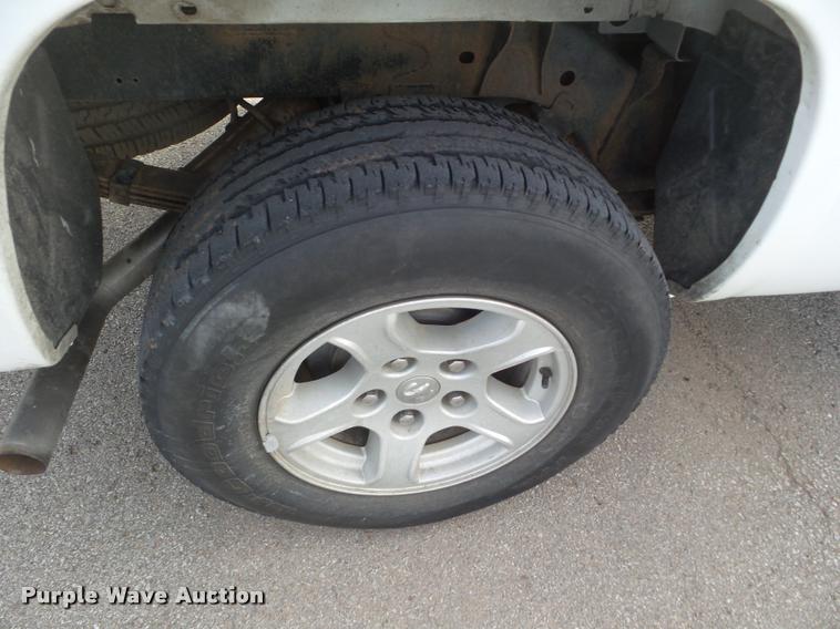 image for item DA7504 2007 Dodge Dakota Quad Cab pickup truck