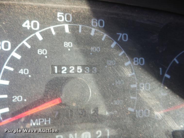 image for item DA7510 1999 Ford F450 Super Duty utility truck