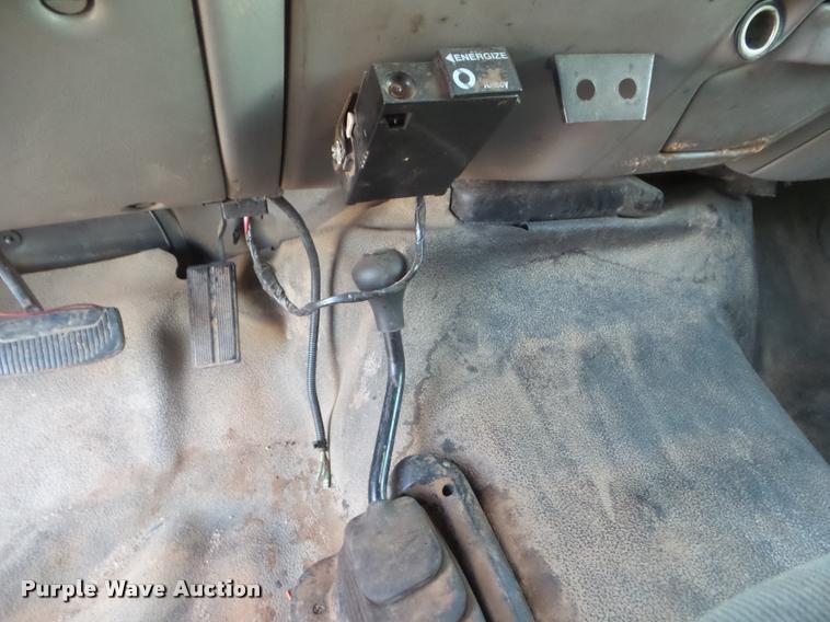 image for item DA7510 1999 Ford F450 Super Duty utility truck