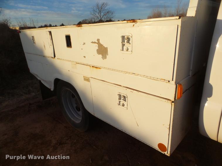 image for item DA7510 1999 Ford F450 Super Duty utility truck