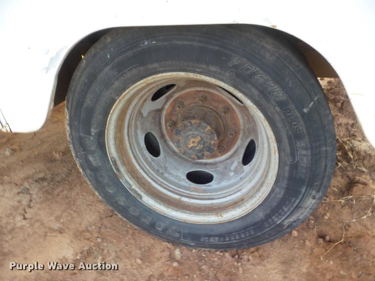 image for item DA7510 1999 Ford F450 Super Duty utility truck