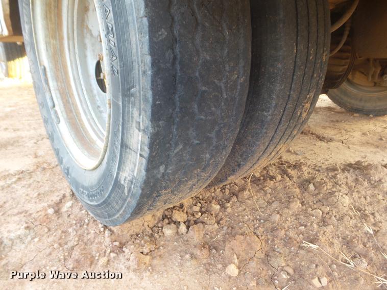 image for item DA7510 1999 Ford F450 Super Duty utility truck