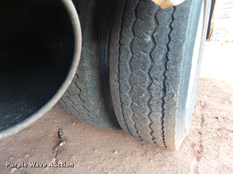 image for item DA7510 1999 Ford F450 Super Duty utility truck