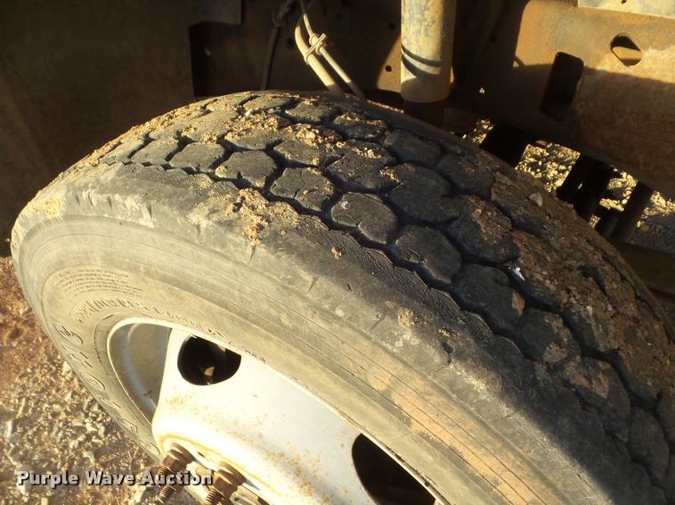 image for item DA7510 1999 Ford F450 Super Duty utility truck