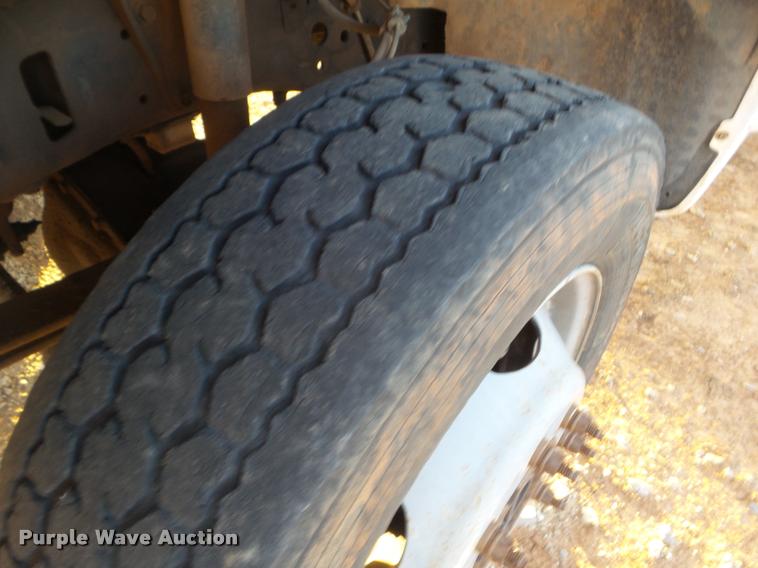 image for item DA7510 1999 Ford F450 Super Duty utility truck