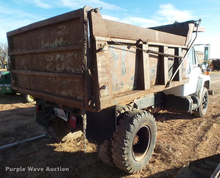 image for item DA7511 1982 International 1724 dump truck