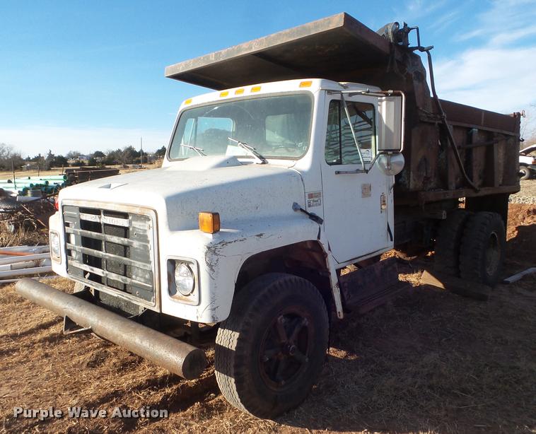 image for item DA7511 1982 International 1724 dump truck