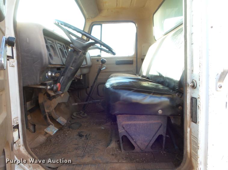 image for item DA7511 1982 International 1724 dump truck