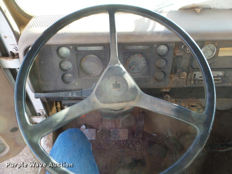 image for item DA7511 1982 International 1724 dump truck