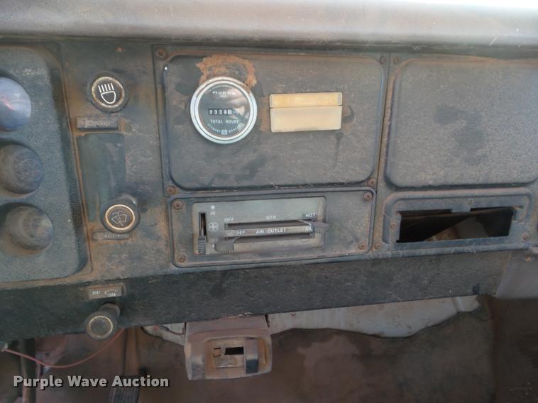 image for item DA7511 1982 International 1724 dump truck