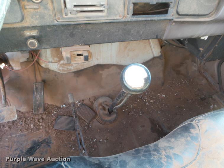 image for item DA7511 1982 International 1724 dump truck