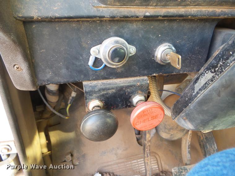 image for item DA7511 1982 International 1724 dump truck