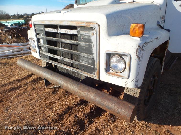 image for item DA7511 1982 International 1724 dump truck