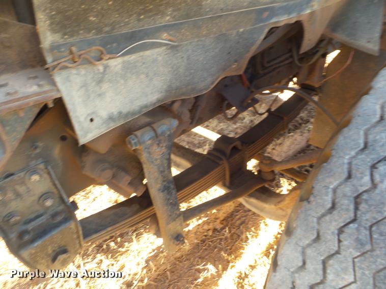 image for item DA7511 1982 International 1724 dump truck