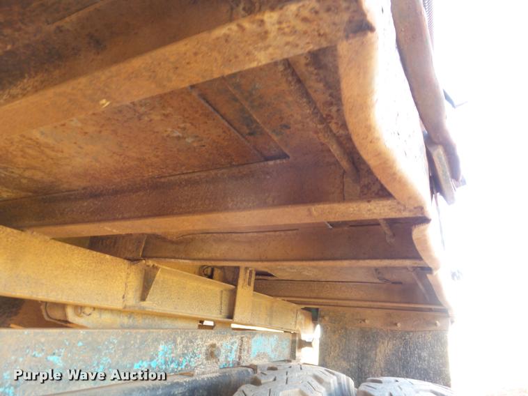 image for item DA7511 1982 International 1724 dump truck