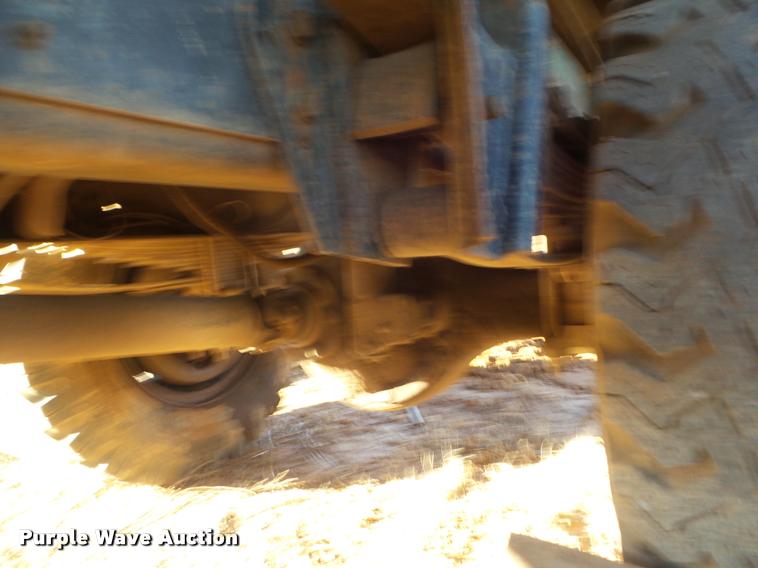 image for item DA7511 1982 International 1724 dump truck
