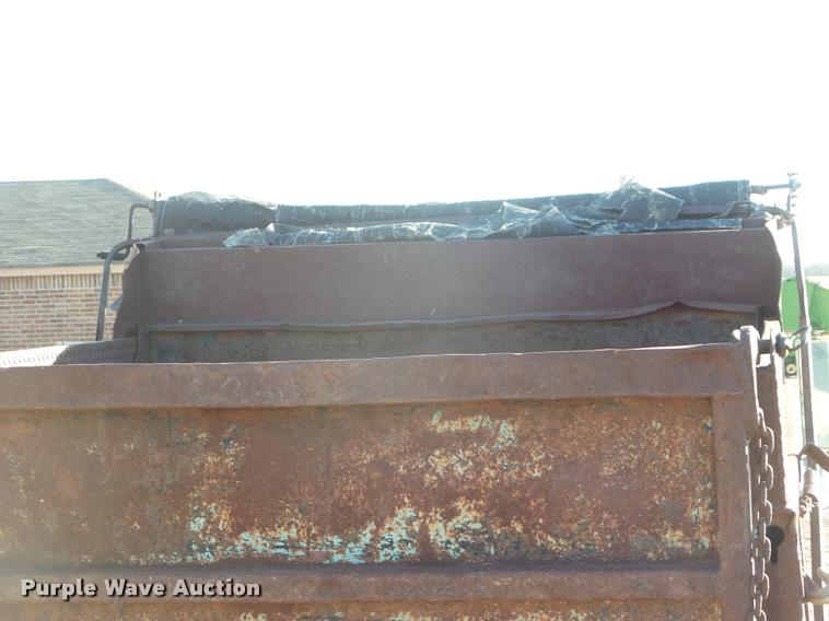 image for item DA7511 1982 International 1724 dump truck