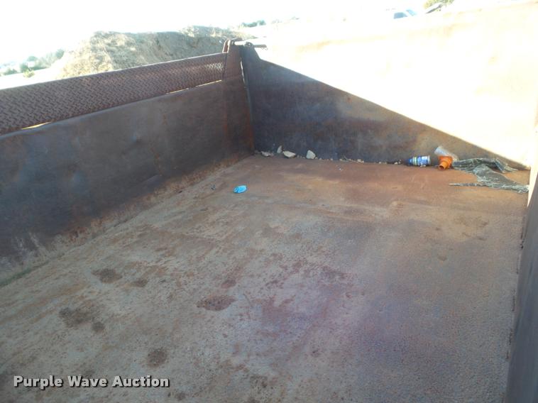 image for item DA7511 1982 International 1724 dump truck