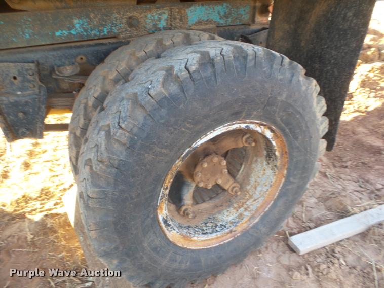 image for item DA7511 1982 International 1724 dump truck