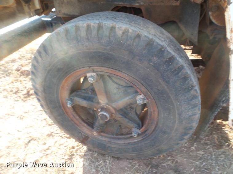 image for item DA7511 1982 International 1724 dump truck