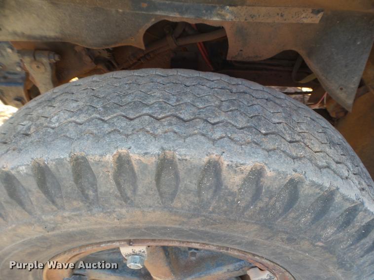 image for item DA7511 1982 International 1724 dump truck