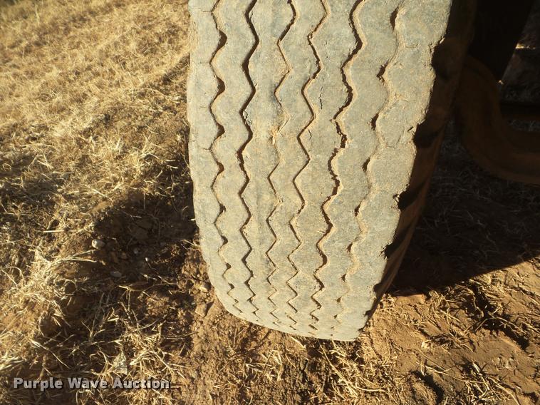 image for item DA7511 1982 International 1724 dump truck