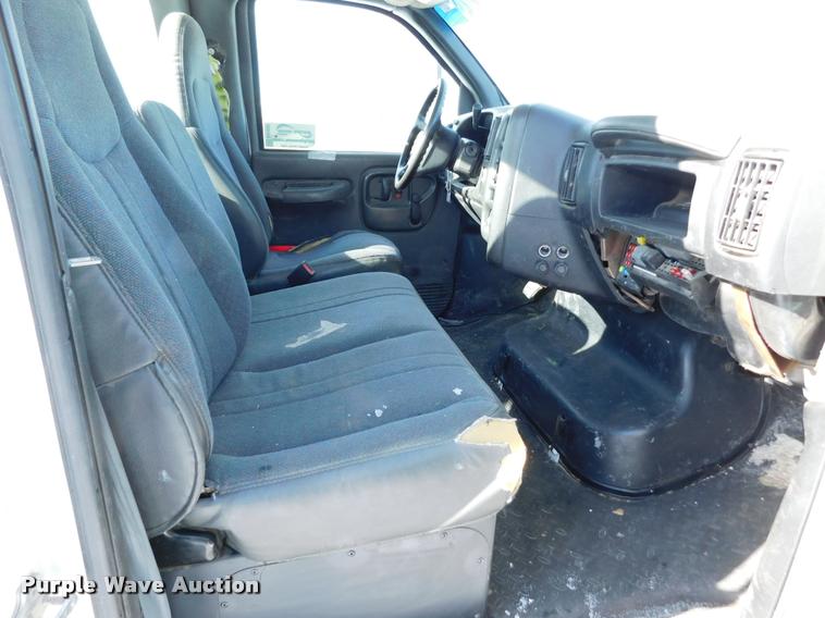 image for item DB1820 2009 Chevrolet C4500 truck cab and chassis