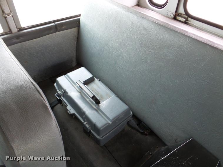 image for item DB2284 1998 Thomas Built Saf-T-Liner MVP ER bus