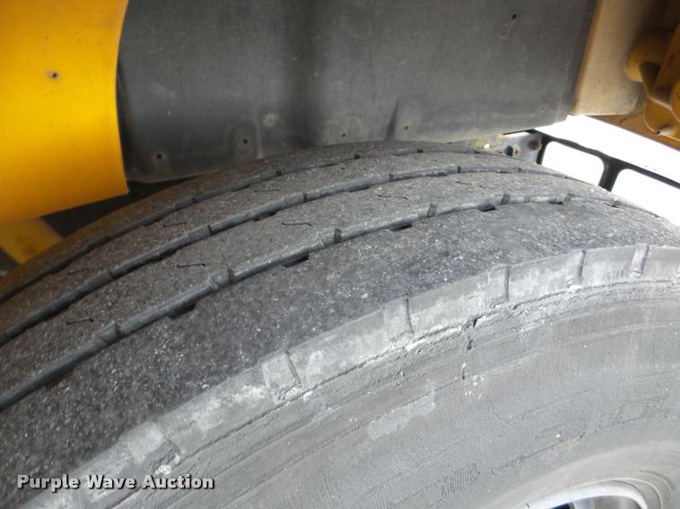 image for item DB2286 1995 International 3800 bus