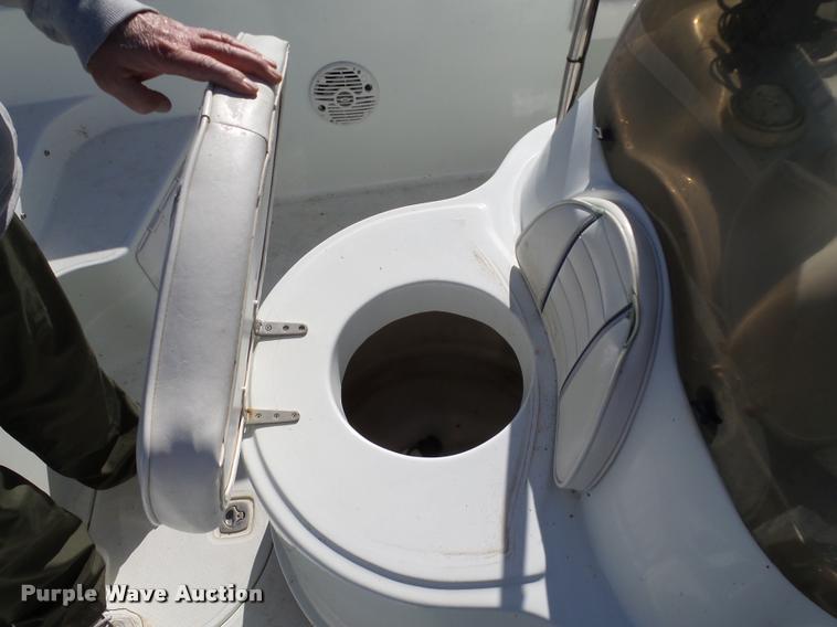 image for item DB4658 2004 Polar Dynasty 2010FB boat