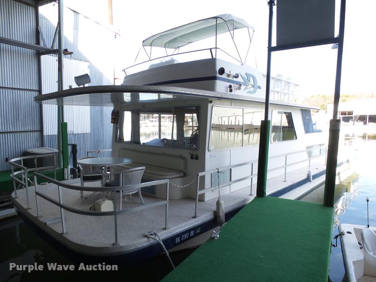 image for item DB4659 1983 Gibson house boat