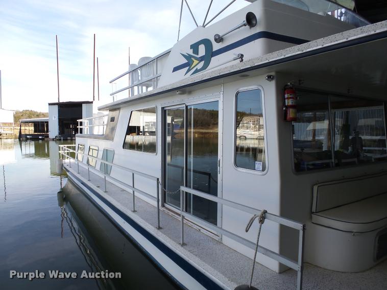 image for item DB4659 1983 Gibson house boat