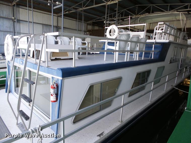 image for item DB4659 1983 Gibson house boat