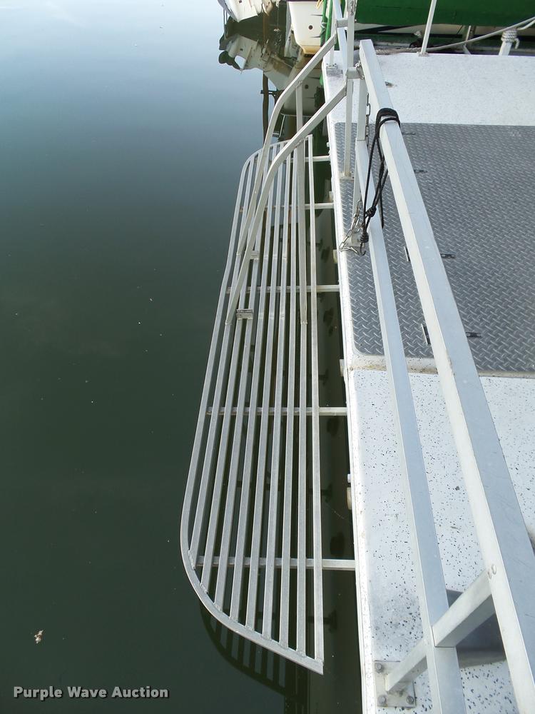 image for item DB4659 1983 Gibson house boat